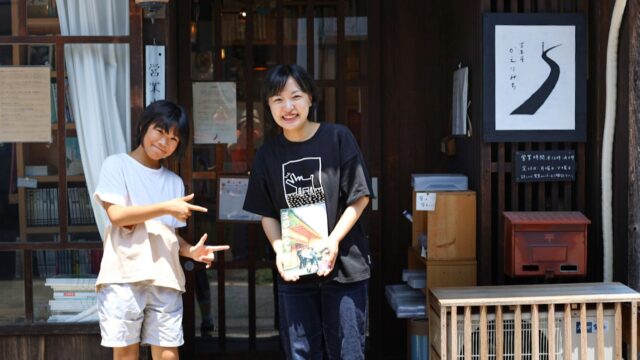 今回取材させていただいた「古本屋かえりみち」さんにmomoppi vol.118夏号をお届けしました！
とっても心地よい本屋さんなんです。
まだ行かれたことのない方、城下町にお出かけの際はぜひ立ち寄ってみて下さい。

@kaerimichi.furuhon